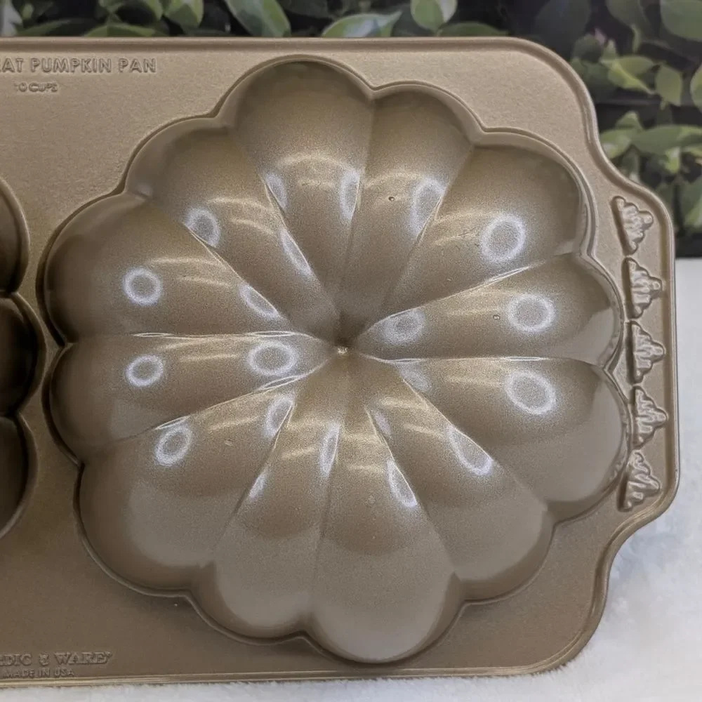 Nordic Ware Great Pumpkin Pan